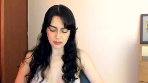 red_flower203 online show from 04/17/26, 08:01