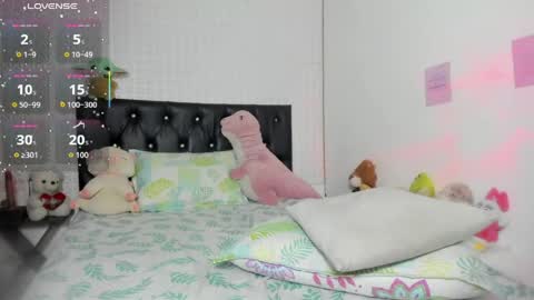 Snapshot of red_girlofficial chatting on 05/15/26, 09:11 Taliana online show from 05/15/26, 09:11
