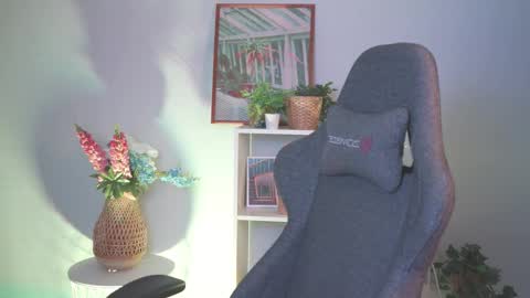 QUEEN OF EVIL online show from 03/09/25, 01:56