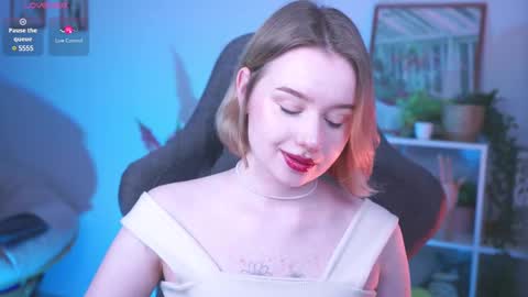 QUEEN OF EVIL online show from 03/11/25, 02:21