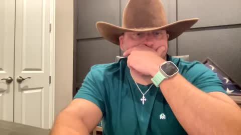 Snapshot of redbull1414 chatting on 12/18/24, 02:21 RedBull online show from 12/18/24, 02:21