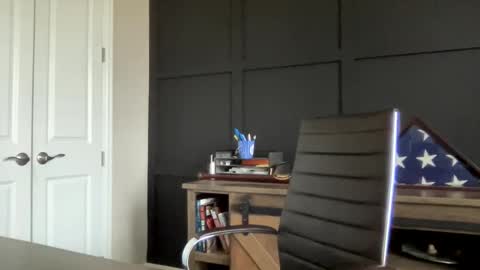 Snapshot of redbull1414 chatting on 12/23/24, 03:23 RedBull online show from 12/23/24, 03:23