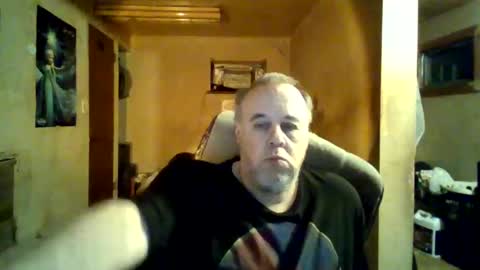 Snapshot of reddragon1195 chatting on 12/25/24, 02:57 reddragon1195 online show from 12/25/24, 02:57