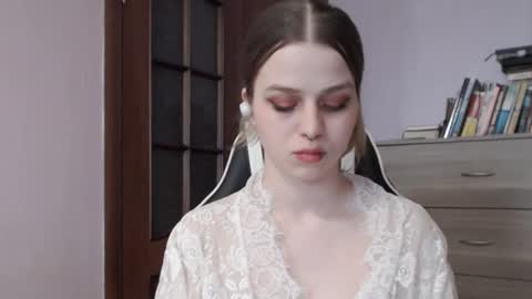 Lily online show from 12/12/24, 06:14