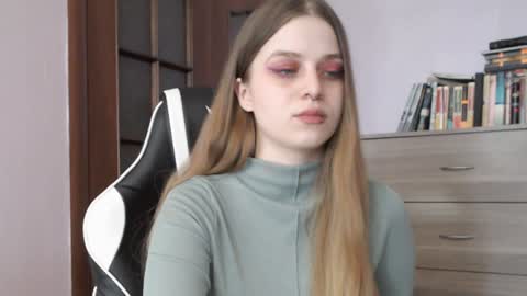 Lily online show from 01/09/25, 05:34