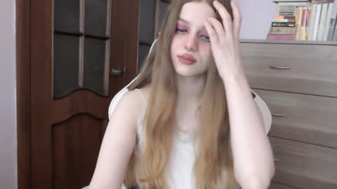 Lily online show from 09/26/25, 01:42