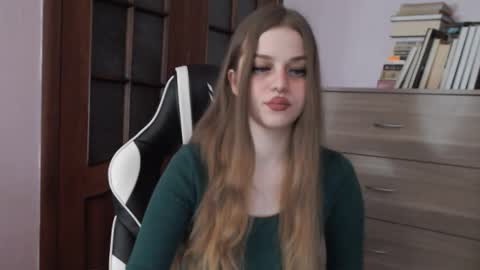 Lily online show from 12/22/25, 01:57