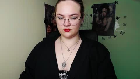 Snapshot of redhotqueen1 chatting on 07/05/26, 06:09 Rina online show from 07/05/26, 06:09