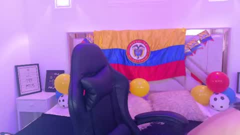 Snapshot of redhotter_ chatting on 06/25/26, 08:13 Lili Lopez online show from 06/25/26, 08:13
