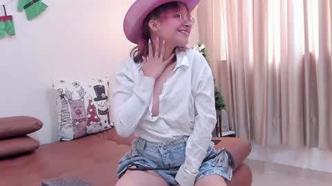 Snapshot of redmeloddy chatting on 12/13/24, 07:32 Meloddy online show from 12/13/24, 07:32