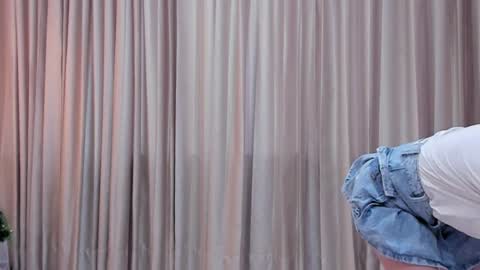 Snapshot of redmeloddy chatting on 12/13/24, 10:34 Meloddy online show from 12/13/24, 10:34