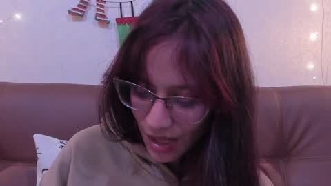 Snapshot of redmeloddy chatting on 12/17/24, 11:16 Meloddy online show from 12/17/24, 11:16