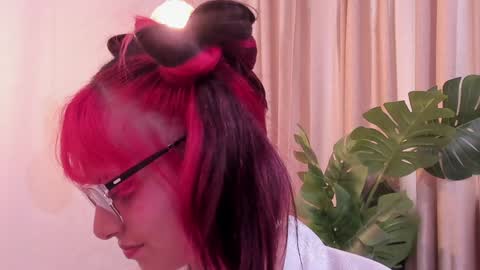 Snapshot of redmeloddy chatting on 02/04/25, 10:45 Meloddy online show from 02/04/25, 10:45