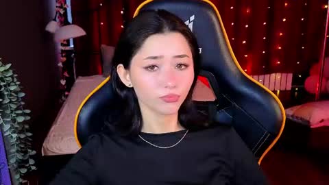 Snapshot of redmidnight_ chatting on 06/17/26, 03:35 Kiara online show from 06/17/26, 03:35