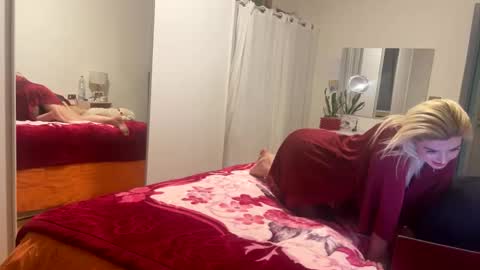 redridinghood96 online show from 12/22/25, 04:59