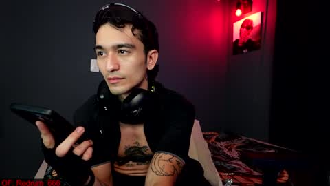 Snapshot of redrum_696 chatting on 12/13/24, 05:05 Red online show from 12/13/24, 05:05