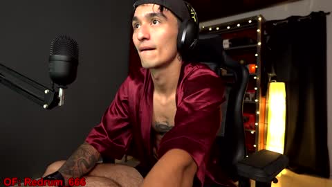 Snapshot of redrum_696 chatting on 12/27/24, 04:26 Red online show from 12/27/24, 04:26