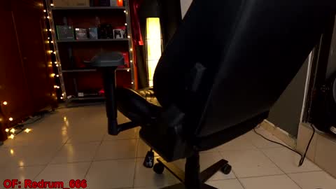 Snapshot of redrum_696 chatting on 12/29/24, 04:27 Red online show from 12/29/24, 04:27