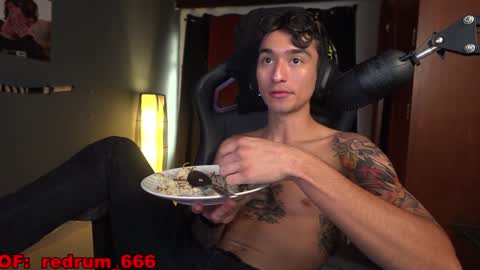 Snapshot of redrum_696 chatting on 01/21/25, 05:41 Red online show from 01/21/25, 05:41