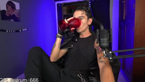 Snapshot of redrum_696 chatting on 01/29/25, 07:00 Red online show from 01/29/25, 07:00