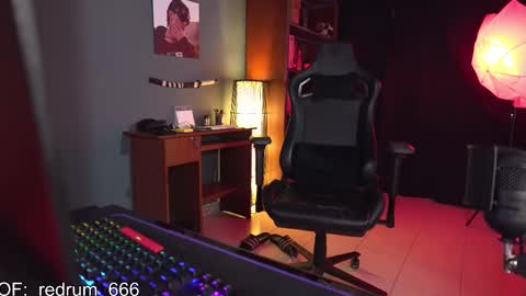 Snapshot of redrum_696 chatting on 02/28/25, 06:41 Red online show from 02/28/25, 06:41