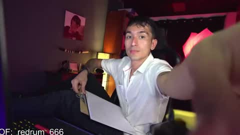 Snapshot of redrum_696 chatting on 03/03/25, 08:43 Red online show from 03/03/25, 08:43