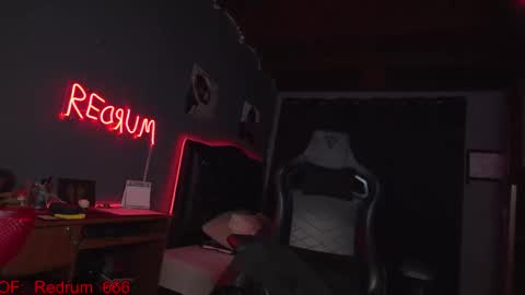 Snapshot of redrum_696 chatting on 10/13/25, 09:37 Red online show from 10/13/25, 09:37