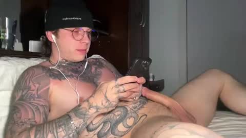 Snapshot of redrumbackwards chatting on 07/12/26, 07:10 redrum online show from 07/12/26, 07:10