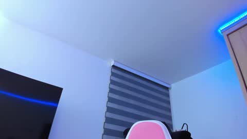 redski77 online show from 01/10/25, 09:13