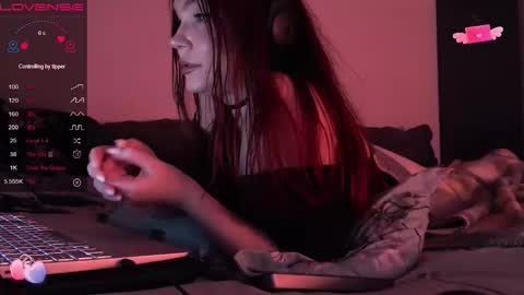 Snapshot of redyari chatting on 11/16/25, 12:16 Red online show from 11/16/25, 12:16