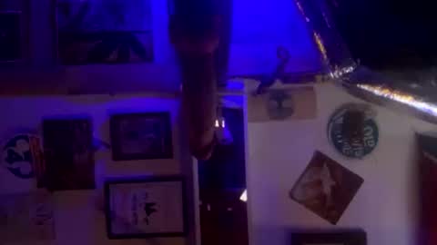 Lee online show from 09/28/25, 01:16