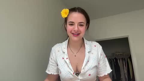 Its Reginaaa  online show from 05/02/26, 05:40