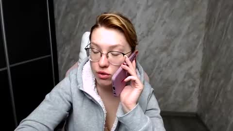 Regina online show from 03/11/25, 04:43