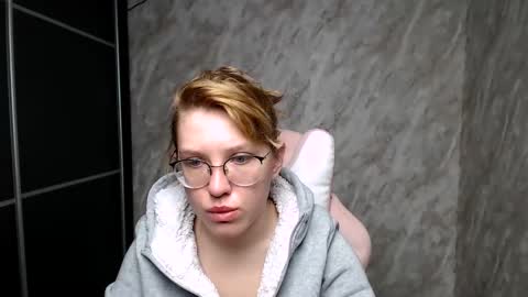 Regina online show from 03/12/25, 02:52