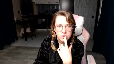 Regina online show from 09/21/25, 01:18