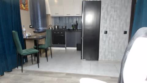 Regina online show from 11/06/25, 01:34