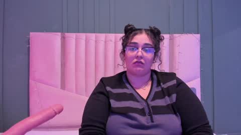 reginavegaa online show from 02/04/25, 05:45