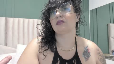 reginavegaa online show from 02/08/25, 11:44