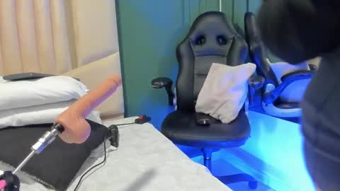 reginavegaa online show from 02/14/25, 05:57