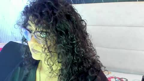 reginavegaa online show from 05/09/26, 09:25