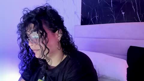 reginavegaa online show from 05/14/26, 09:16