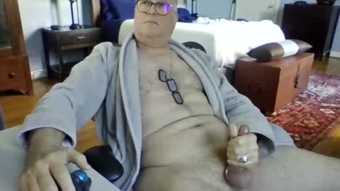 Snapshot of regularguynola chatting on 12/21/24, 05:29 RegularGuyNOLA online show from 12/21/24, 05:29