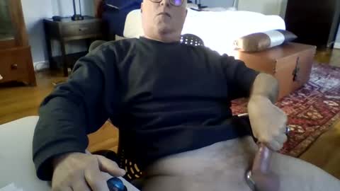 Snapshot of regularguynola chatting on 12/24/24, 02:44 RegularGuyNOLA online show from 12/24/24, 02:44