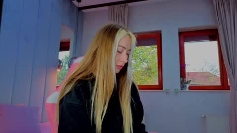 reina cummings online show from 11/19/25, 06:57