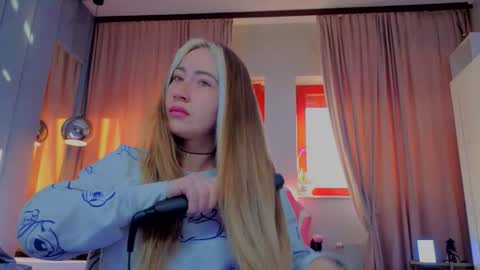 reina cummings online show from 11/24/25, 07:19