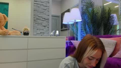 Snapshot of reina_cummings chatting on 05/17/26, 05:38 reina cummings online show from 05/17/26, 05:38