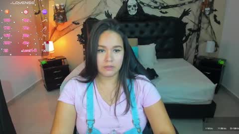 reina_loren online show from 11/01/25, 09:28