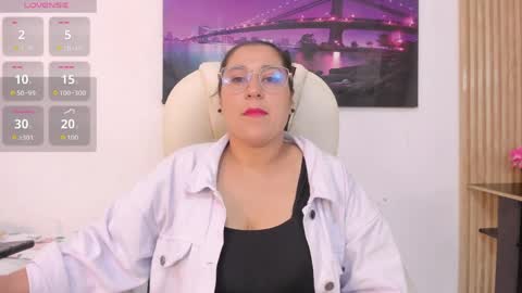 Snapshot of reina_mia1 chatting on 04/17/26, 11:08 Reina Mia online show from 04/17/26, 11:08