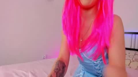 Snapshot of relaxi_g1rl chatting on 06/19/26, 03:05 Elly online show from 06/19/26, 03:05