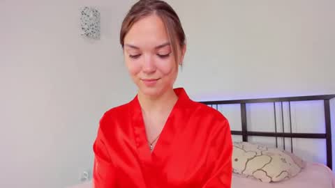Snapshot of relaxi_g1rl chatting on 06/22/26, 02:25 Elly online show from 06/22/26, 02:25